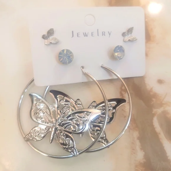 Beautiful butterfly headband/crown and 3 pairs of earrings. - Picture 3 of 9